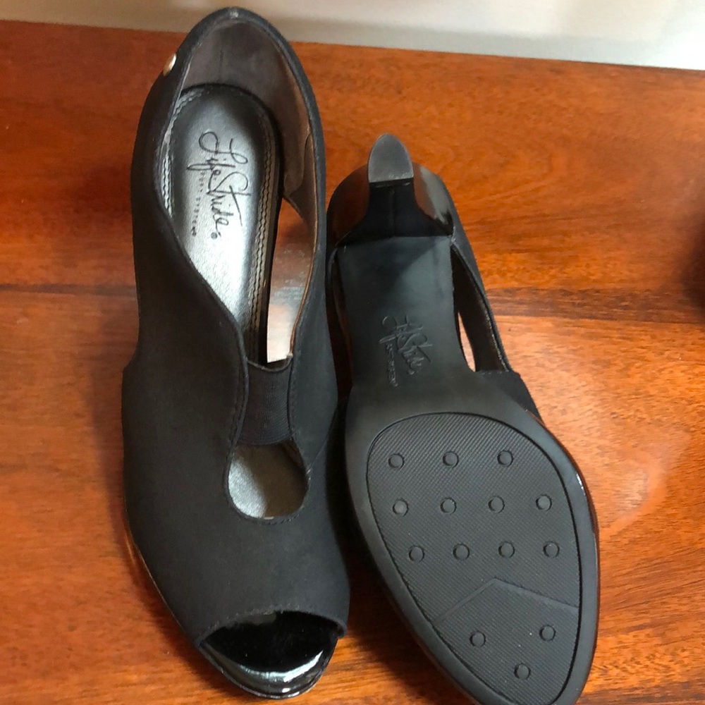 Shoes - Picture 4 of 4